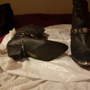Short back cowboy boots with chain